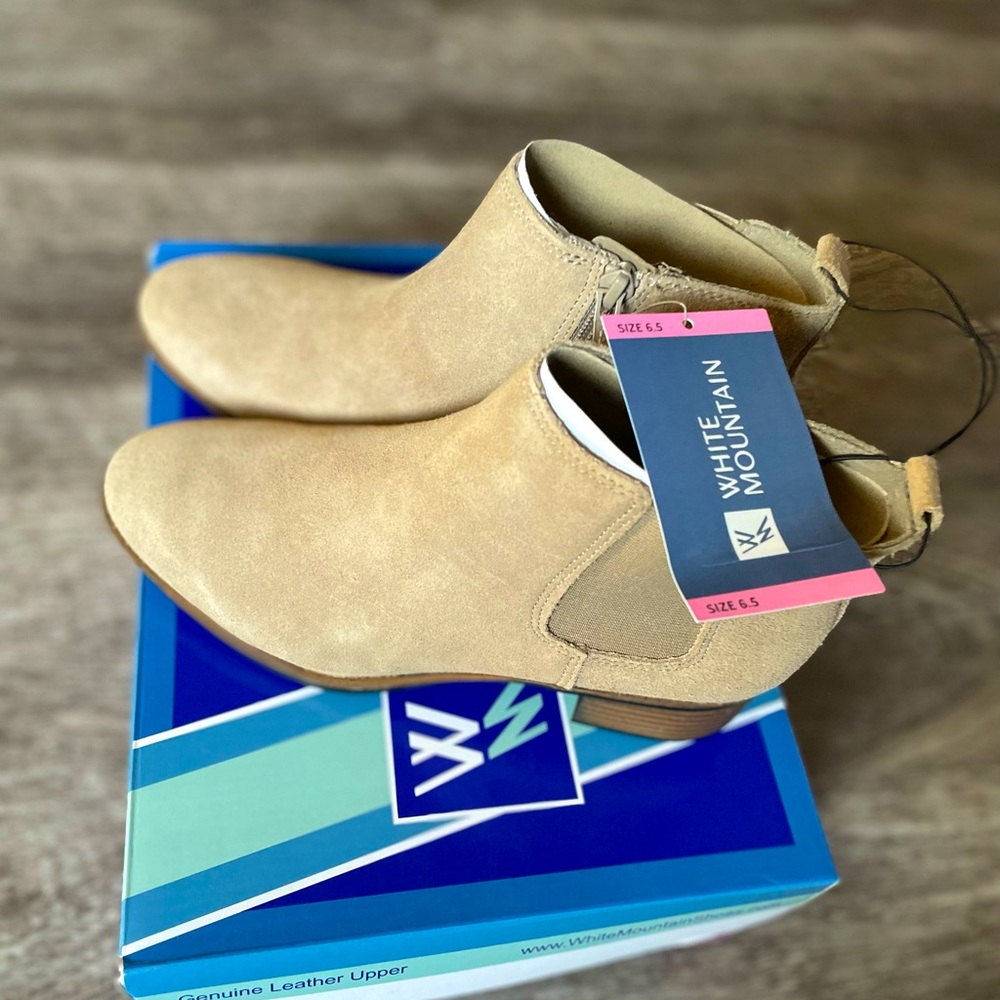 White Mountain lady ankle boots